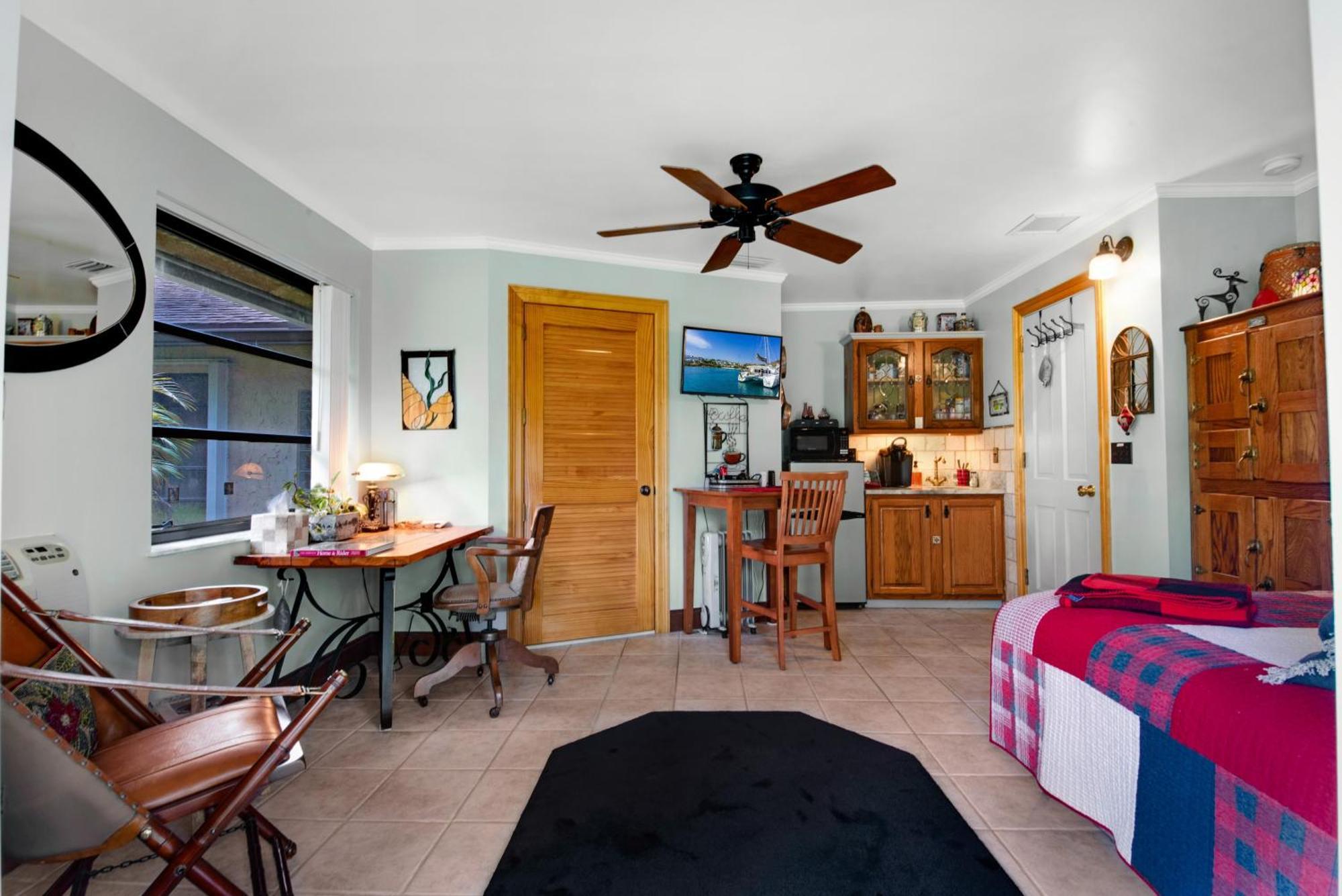 Bed and Breakfast La Quiete Cove For One Лейк-Уорт Экстерьер фото